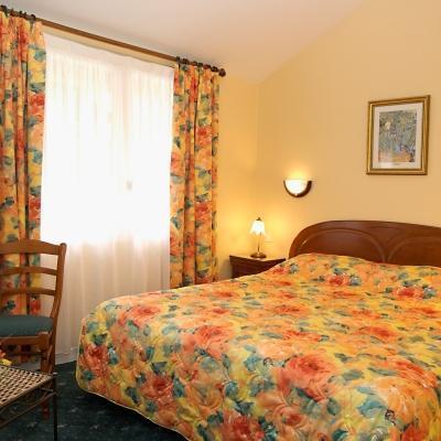 Hotel Restaurant Les 13 Assiettes 3*