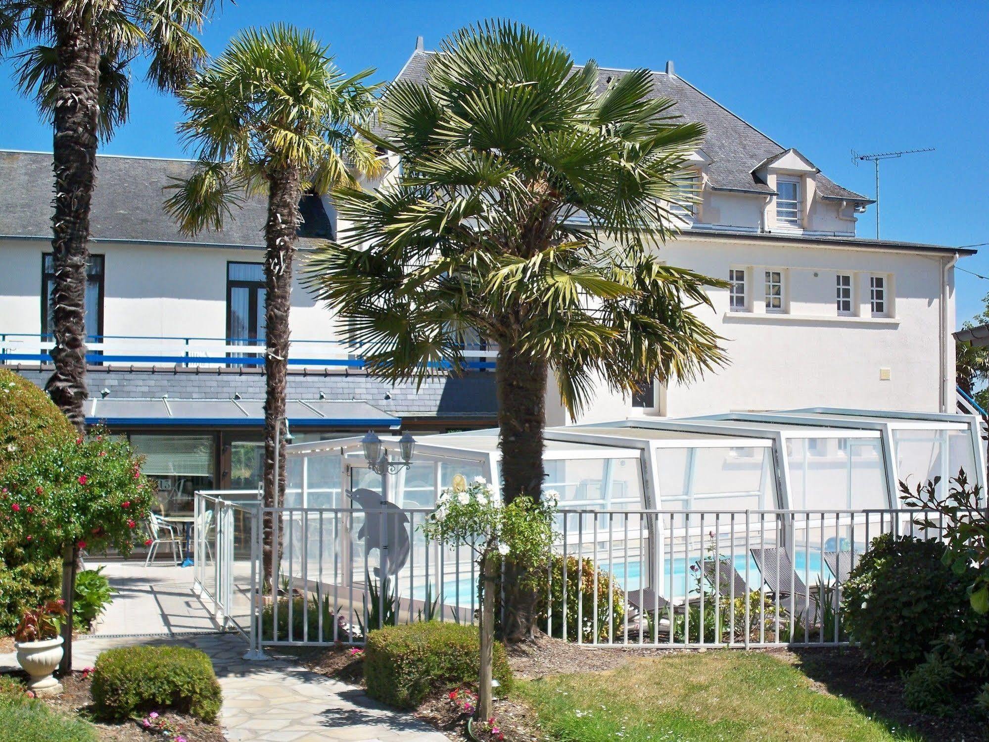 Hotel Restaurant Les 13 Assiettes Le Val-Saint-Pere