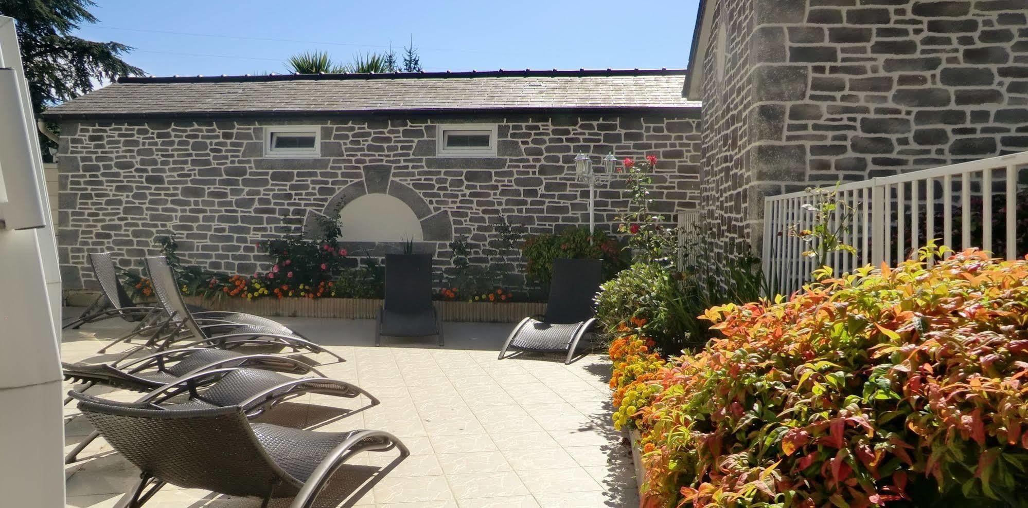 Restaurant Les 13 Assiettes Hotel Le Val-Saint-Pere